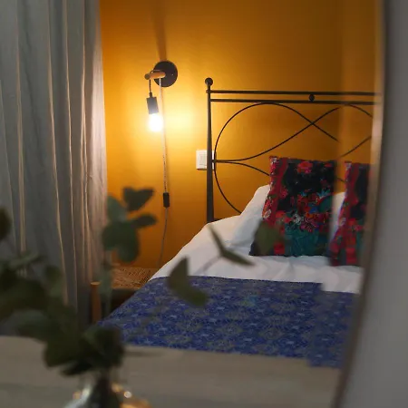 Privee, Salon Et Terrasse Chez L'habitant Dans Une Maison De Village De Charme Bed & Breakfast Passa