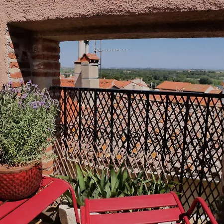 Privee, Salon Et Terrasse Chez L'habitant Dans Une Maison De Village De Charme Passa