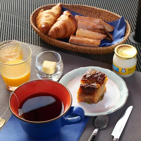 Privee, Salon Et Terrasse Chez L'habitant Dans Une Maison De Village De Charme Passa