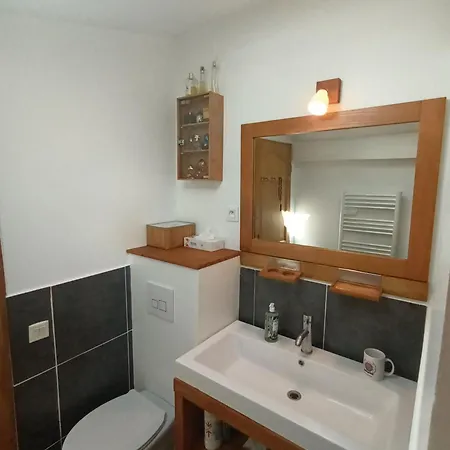 Privee, Salon Et Terrasse Chez L'habitant Dans Une Maison De Village De Charme Passa